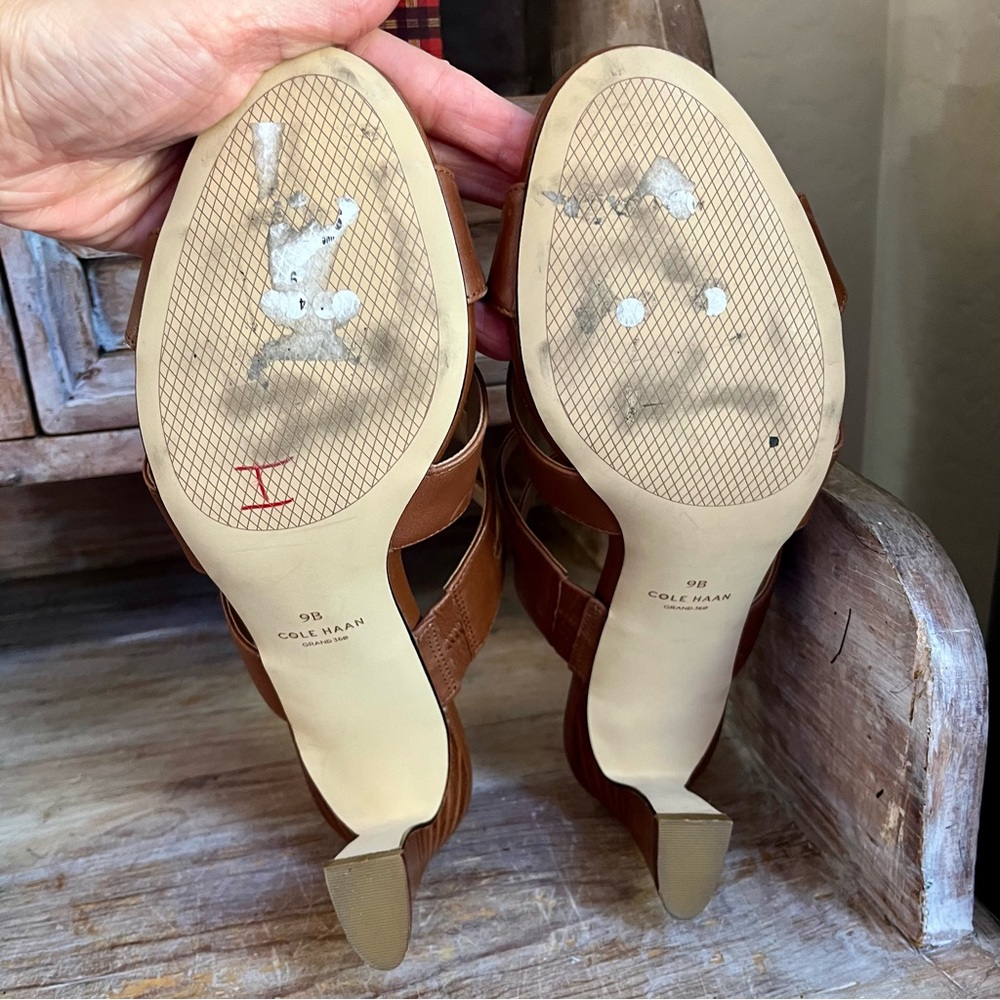🤎 Cole Haan Heels / Sandals in size 9 leather tan brown business casual - Picture 9 of 10